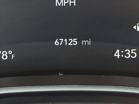 Used 2023 Chrysler Pacifica Touring-L image 19