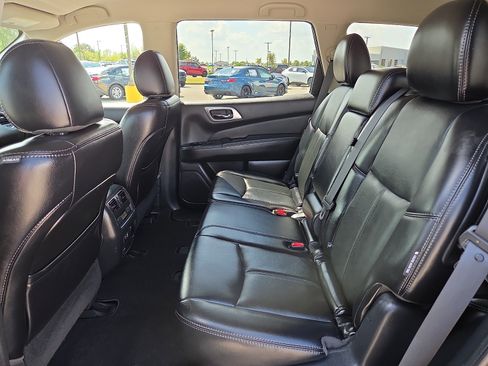 Used 2019 Nissan Pathfinder SL AWD/4WD image 11