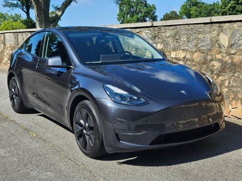 Used 2024 Tesla Model Y Long Range AWD/4WD image 12