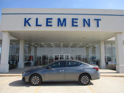 Used 2023 Nissan Altima 2.5 SV
