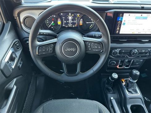 Used 2024 Jeep Wrangler Unlimited image 16