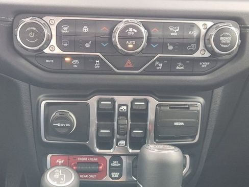 Used 2024 Jeep Wrangler Unlimited Rubicon 392 image 17