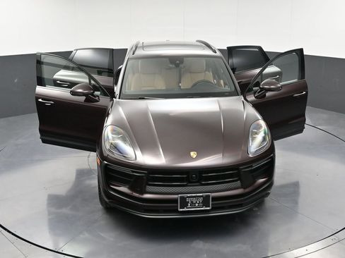 Certified 2025 Porsche Macan image 34