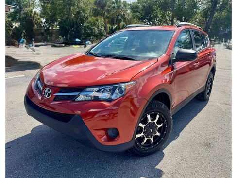 Used 2015 Toyota RAV4 LE FWD image 2
