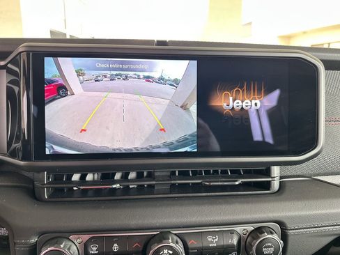 Used 2024 Jeep Wrangler Unlimited Rubicon w/ Safety Group image 25