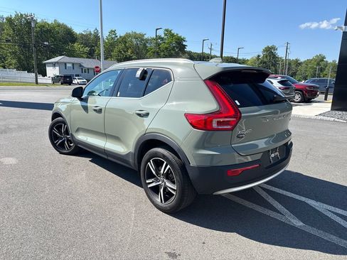 Used 2024 Volvo XC40 B5 Core AWD/4WD image 3
