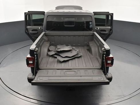 Used 2024 Jeep Gladiator Rubicon w/ Technology Group AWD/4WD image 26