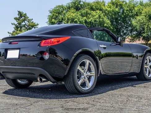 Used 2009 Pontiac Solstice GXP w/ Premium Package RWD image 8