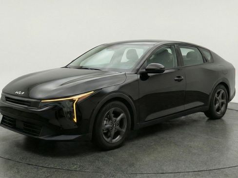 Used 2025 Kia K4 FWD image 3