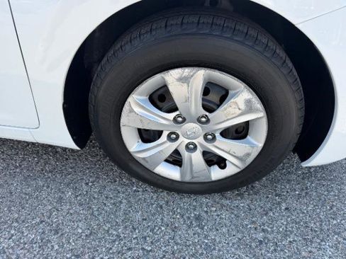 Used 2016 Hyundai Elantra SE FWD image 14