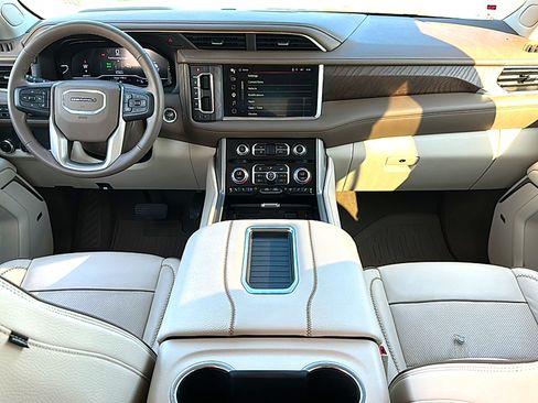 Used 2024 GMC Yukon Denali RWD image 23