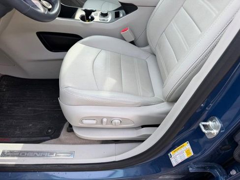 Used 2024 GMC Terrain Denali w/ Denali Premium Package image 20