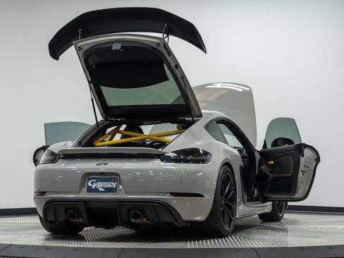 Used 2020 Porsche 718 Cayman GT4 image 25