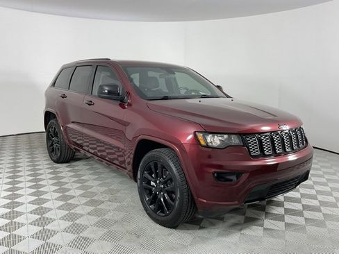 Used 2021 Jeep Grand Cherokee Laredo X image 3