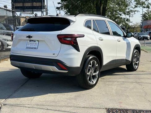 Used 2025 Chevrolet Trax LT w/ Driver Confidence Package FWD image 5