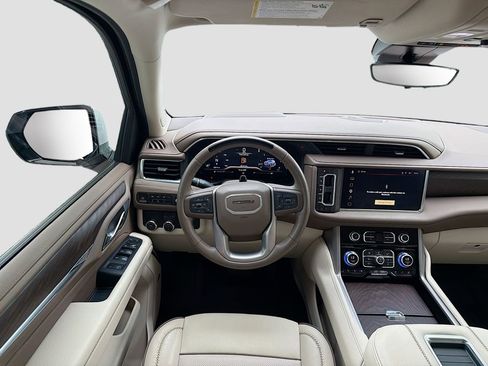 Used 2024 GMC Yukon XL Denali w/ Advanced Technology Package RWD image 17