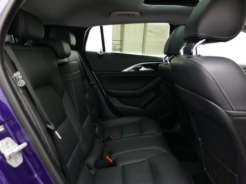 Used 2018 INFINITI QX30 Premium w/ Navigation Package FWD image 34