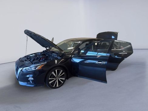 Used 2021 Nissan Altima 2.5 Platinum AWD/4WD image 11