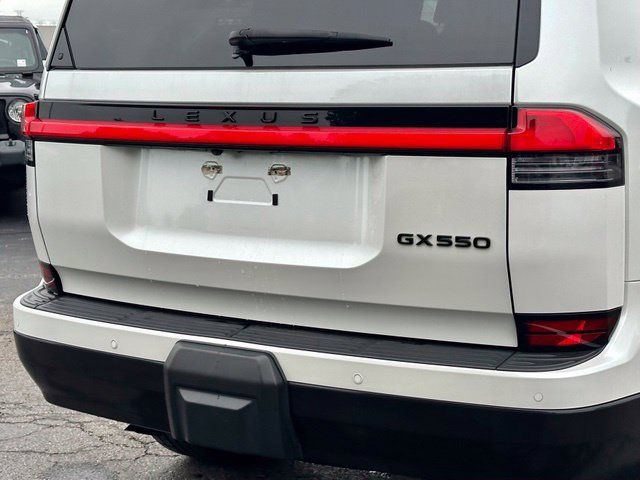 Used 2024 Lexus GX 550 w/ Accessory Package (31) AWD/4WD image 14