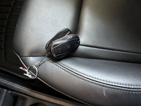 Used 2015 Tesla Model S 70D image 11