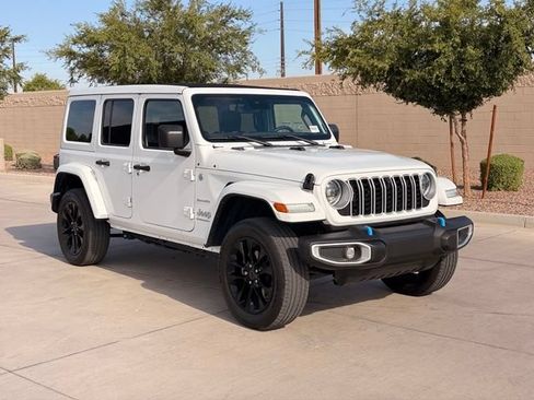 Used 2024 Jeep Wrangler Unlimited Sahara w/ Technology Group AWD/4WD image 5