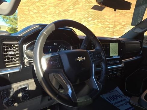 Used 2023 Chevrolet Silverado 1500 LT w/ Z71 Off-Road Package AWD/4WD image 8