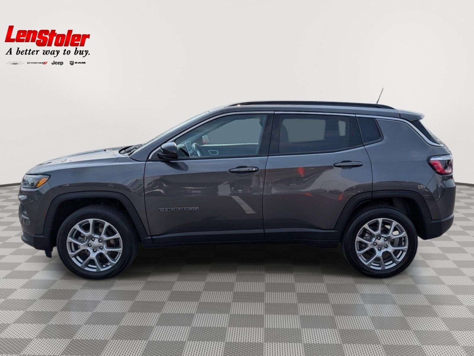 Used 2022 Jeep Compass Latitude w/ Sun and Sound Group AWD/4WD image 2