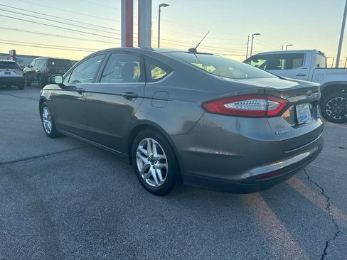 Used 2014 Ford Fusion SE FWD image 4