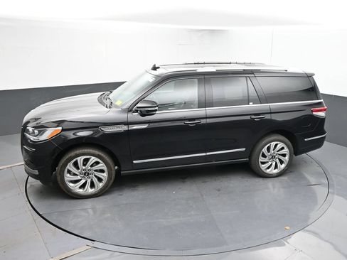 Used 2024 Lincoln Navigator Premiere AWD/4WD image 37