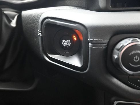 Used 2024 Jeep Gladiator Rubicon w/ Convenience Group AWD/4WD image 11