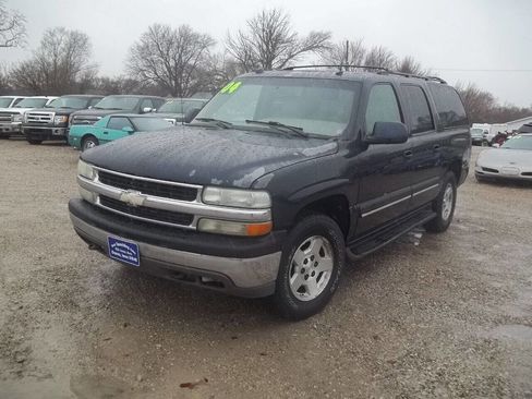 Used 2004 Chevrolet Suburban LT w/ Preferred Equipment Group image 2