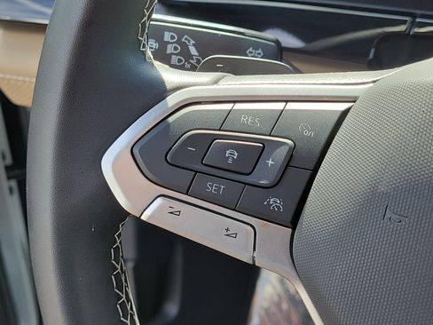 Used 2024 Volkswagen Atlas Cross Sport SE w/ Panoramic Sunroof Package FWD image 28