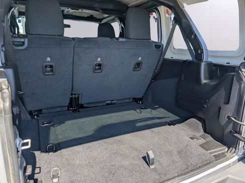 Used 2020 Jeep Wrangler Unlimited Sport S image 33