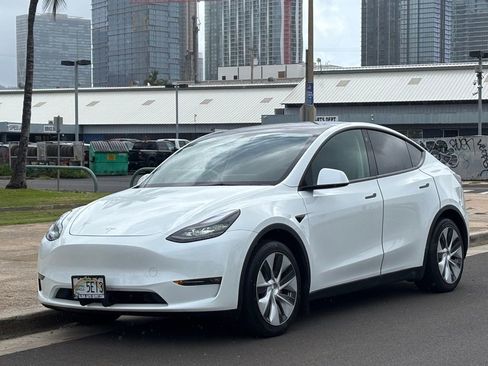Used 2023 Tesla Model Y Long Range image 1