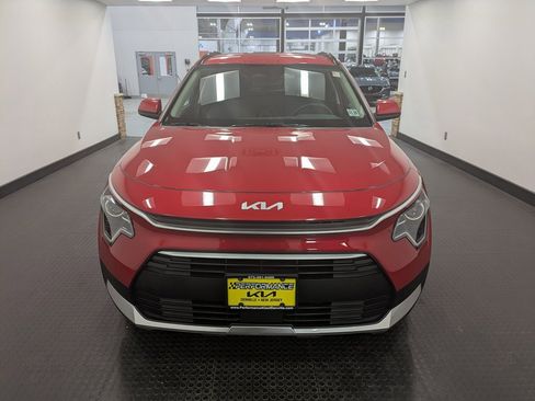 Certified 2024 Kia Niro EX image 2
