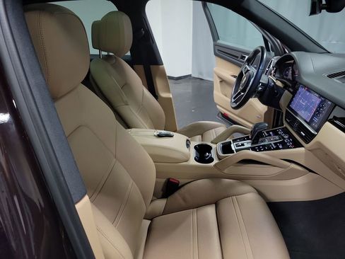 Used 2020 Porsche Cayenne Base image 24