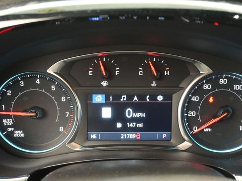 Used 2023 Chevrolet Traverse RS FWD image 13