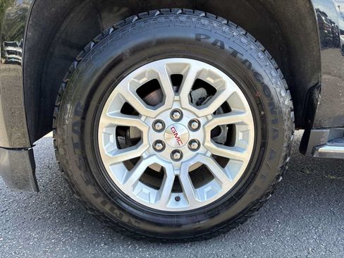 Used 2019 GMC Yukon XL SLT w/ Open Road Package AWD/4WD image 18
