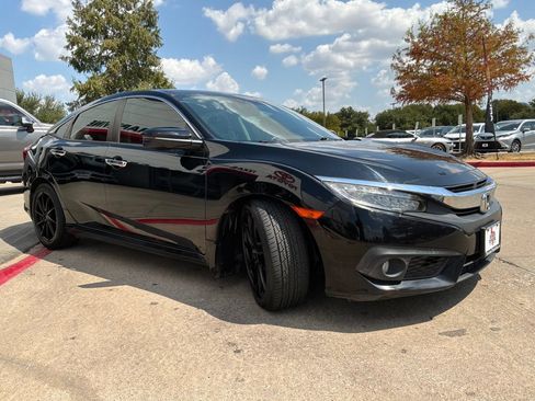 Used 2017 Honda Civic Touring image 4