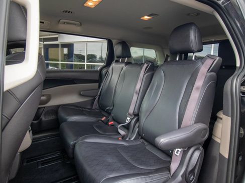 Used 2025 Kia Carnival FWD image 10
