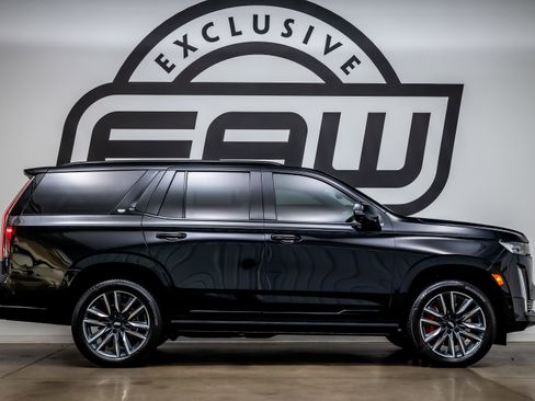 Used 2021 Cadillac Escalade Sport Platinum w/ LPO, ONYX Package image 8