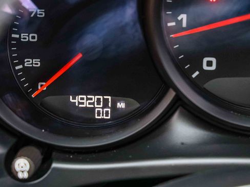 Used 2021 Porsche Macan image 10