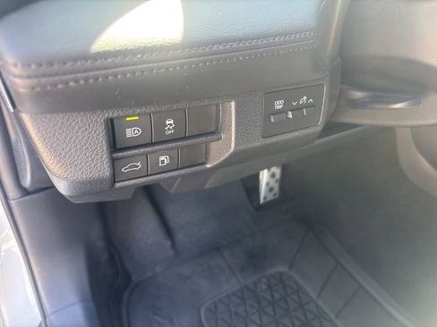 Used 2021 Toyota Avalon XSE FWD image 8