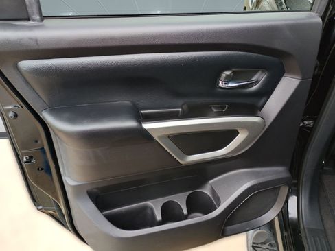 Used 2017 Nissan Titan SV image 25