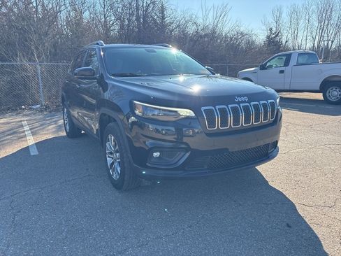 Used 2019 Jeep Cherokee Latitude Plus image 3