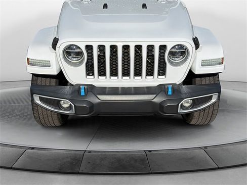 Used 2022 Jeep Wrangler Unlimited Sahara w/ Cold Weather Group image 9