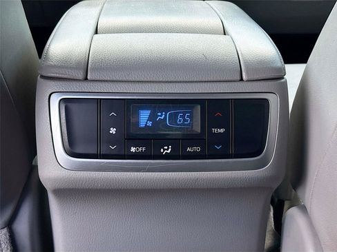 Used 2017 Toyota Highlander XLE FWD image 25