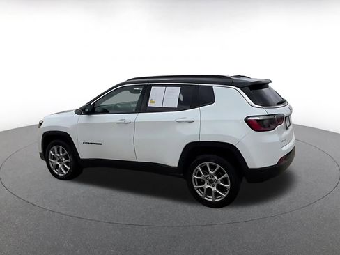 Used 2025 Jeep Compass Limited AWD/4WD image 10