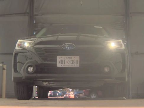 Used 2025 Subaru Outback Premium AWD/4WD image 9