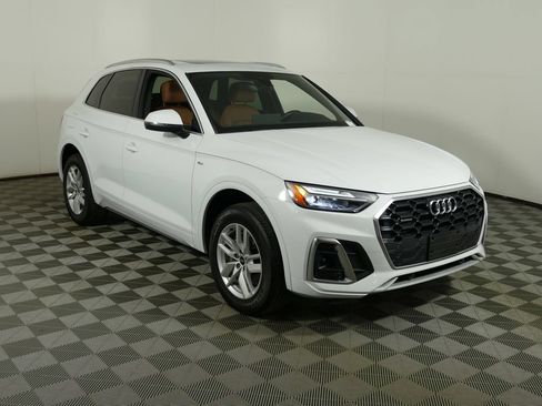 Used 2023 Audi Q5 2.0T Premium w/ Convenience Package AWD/4WD image 1
